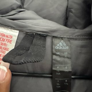 Chaquetón adidas Gris talla 16 años es una S-M