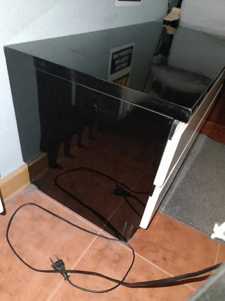 Mueble con dos cajones blanco y negro