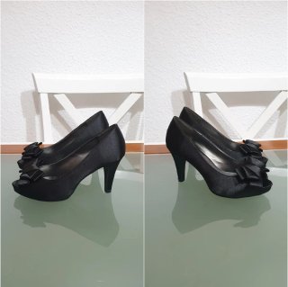 Tacones negros con lazo