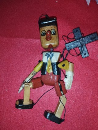 Marioneta de madera estilo Pinocchio