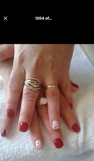 Servicio de manicura y pedicura.