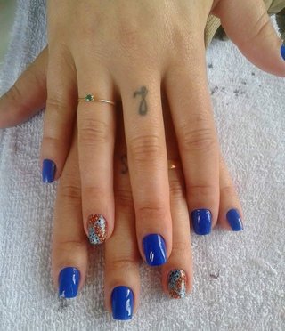 Servicio de manicura y pedicura.