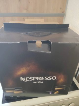Cafetera Nespresso Inissia para arreglar.
