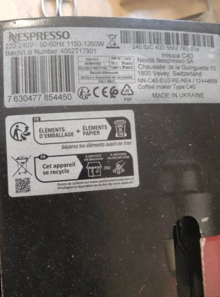 Cafetera Nespresso Inissia para arreglar.