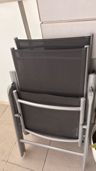 4 Sillas Plegables Negras con asas de color gris