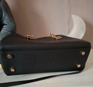 Borsa Michael Kors nera con dettagli oro