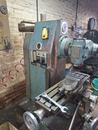 Fresadora CME F-900