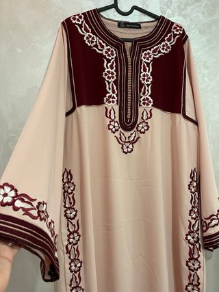 Caftán Zeen Couture Talla L largo y nuy bonito