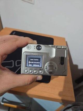 Camara Canon Digital IXUS 330 Plata