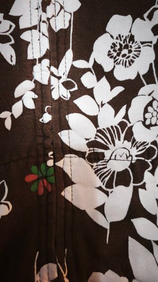 Chaqueta con estampado floral marrón