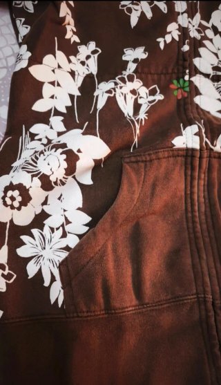 Chaqueta con estampado floral marrón