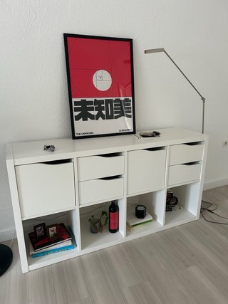 Mueble con cajones y estantes blanco