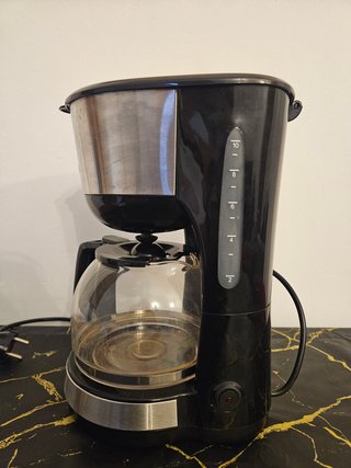 Cafetera Negra con Jarra de Cristal