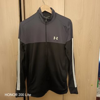 Chaqueta Deportiva Under Armour Negra y Gris