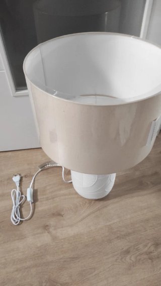 Lámpara de mesa cerámica blanca
