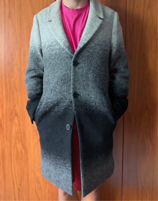 Abrigo Zara degradado gris y negro