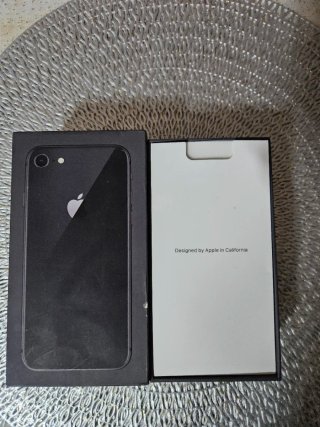 Caja vacía de iPhone 8