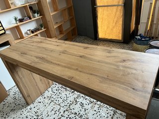 Mesa mostrador madera y metal