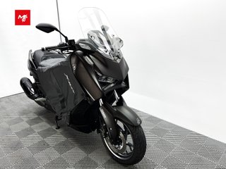 YAMAHA X-MAX 300 TECH MAX + 2025 2232 kms.