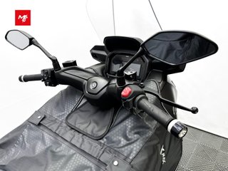 YAMAHA X-MAX 300 TECH MAX + 2025 2232 kms.
