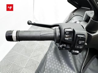 YAMAHA X-MAX 300 TECH MAX + 2025 2232 kms.