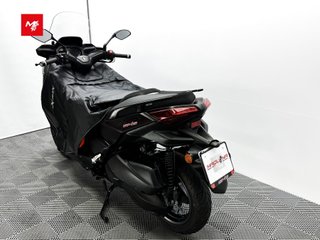 YAMAHA X-MAX 300 TECH MAX + 2025 2232 kms.