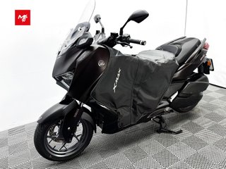 YAMAHA X-MAX 300 TECH MAX + 2025 2232 kms.