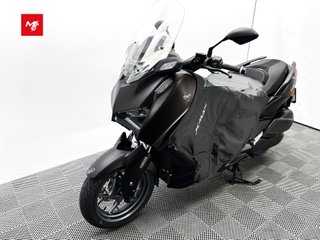 YAMAHA X-MAX 300 TECH MAX + 2025 2232 kms.