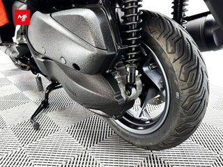 YAMAHA X-MAX 300 TECH MAX + 2025 2232 kms.