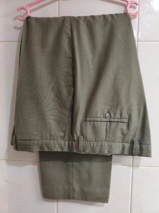 Bonito pantalón de vestir para hombre