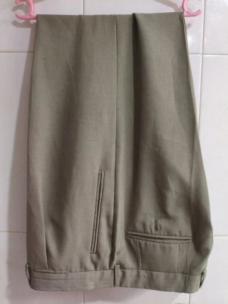 Bonito pantalón de vestir para hombre