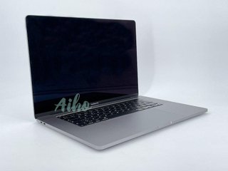 MacBook Pro 16" (2019) Intel Core i7 2.6GHz 6 núcleos - SSD 512GB - RAM 16GB con marcas de pegatinas
