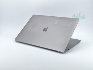 MacBook Pro 16" (2019) Intel Core i7 2.6GHz 6 núcleos - SSD 512GB - RAM 16GB con marcas de pegatinas
