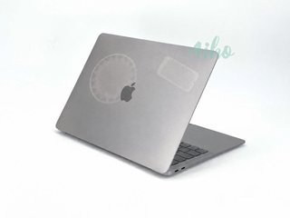 MacBook Air 13" (2020) Intel Core i3 1.1GHz 2 núcleos - SSD 256GB - RAM 8GB con marcas de pegatinas