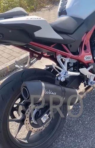 Escape LeoVince HONDA CB750