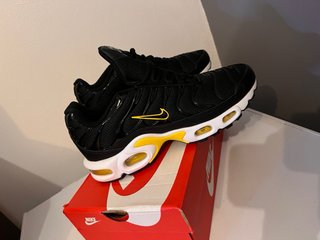 Nike Air Max Plus Negro Amarillo usado un ves T 40