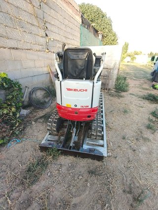 Miniexcavadora Takeuchi TB210