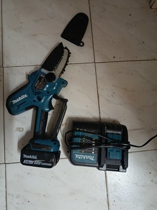 Motosierra Makita 18V DUC101 + Batería y Cargador