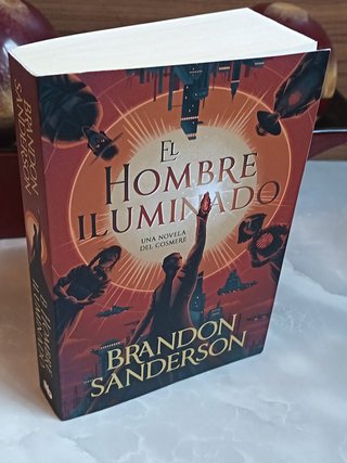 El Hombre Iluminado: Una novela del Cosmere