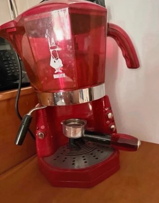 Macchina da caffè Bialetti rossa