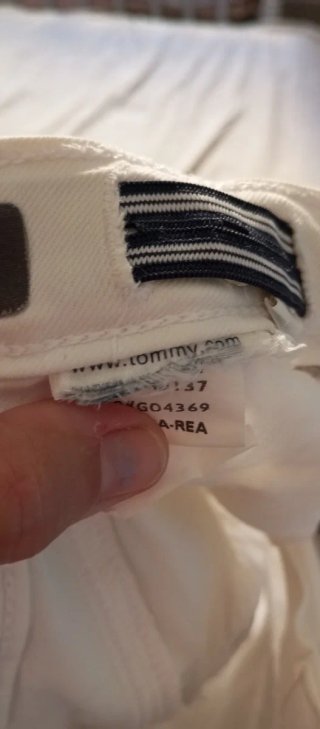 Pantalones blancos,vaquero Tommy Hilfiger y zara