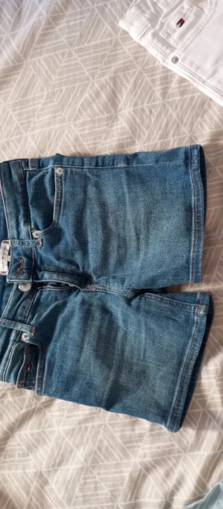 Pantalones blancos,vaquero Tommy Hilfiger y zara