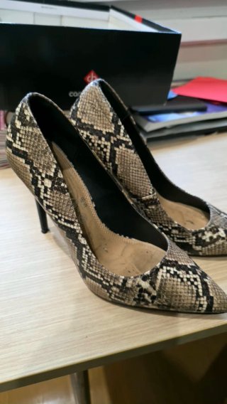 Zapatos tacón imitación piel serpiente. Tacón 11,5