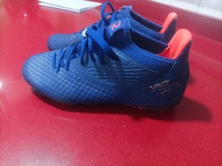 Botas de fútbol VORTEX. Talla 36. Sin plantillas !