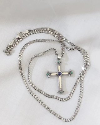 Collar de Plata y Oro con Colgante de Cruz