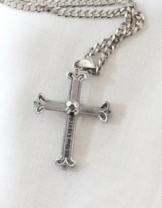 Collar de Plata y Oro con Colgante de Cruz