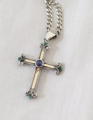 Collar de Plata y Oro con Colgante de Cruz