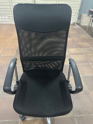 Silla de oficina negra