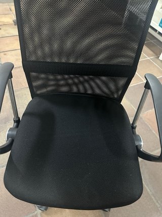 Silla de oficina negra