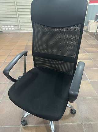 Silla de oficina negra